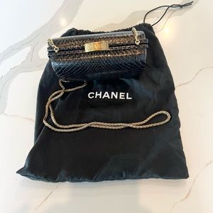 CHANEL - VTG 1990s Black Snakeskin Crossbody Minaudiere Clutch - Stamped Closure